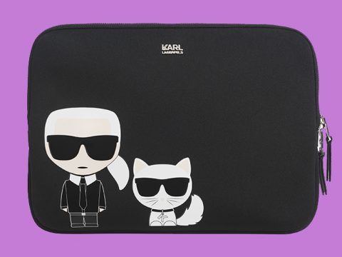 Eine schwarze Laptophülle mit stilisierten Cartoon-Grafiken einer Person mit Sonnenbrille und weißem Haar neben einer Katze mit Sonnenbrille. Beide sind in einem minimalistischen Design dargestellt. Der Hintergrund ist lila.