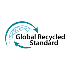 Global Recycled Standard-Logo mit einer Weltkugel und zwei sie umkreisenden blaugrünen Pfeilen, daneben der Text "Global Recycled Standard" auf weißem Hintergrund.