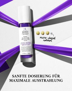 Eine Flasche Kiehl's Retinol Skin-Renewing Daily Micro-Dose Serum steht mittig auf einem weißen Hintergrund mit lila Bändern. Rechts daneben befinden sich drei cremefarbene Punkte und der Schriftzug "micro-dosed retinol". Der Text darunter lautet in Deutsch.