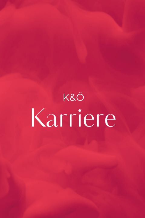 Abstrakter roter Hintergrund mit wirbelnden Mustern. In der Mitte steht in weißem Text „K&Ö Karriere“.