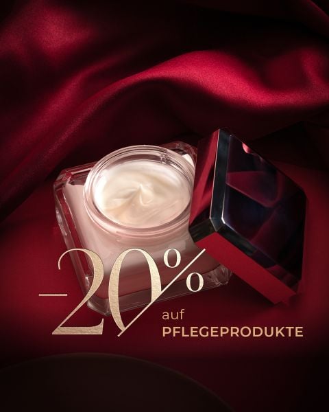 Geöffneter Cremetiegel mit rotem Deckel auf rotem Satinstoff, mit Text: "-20% auf Pflegeprodukte" (20% Rabatt auf Pflegeprodukte).