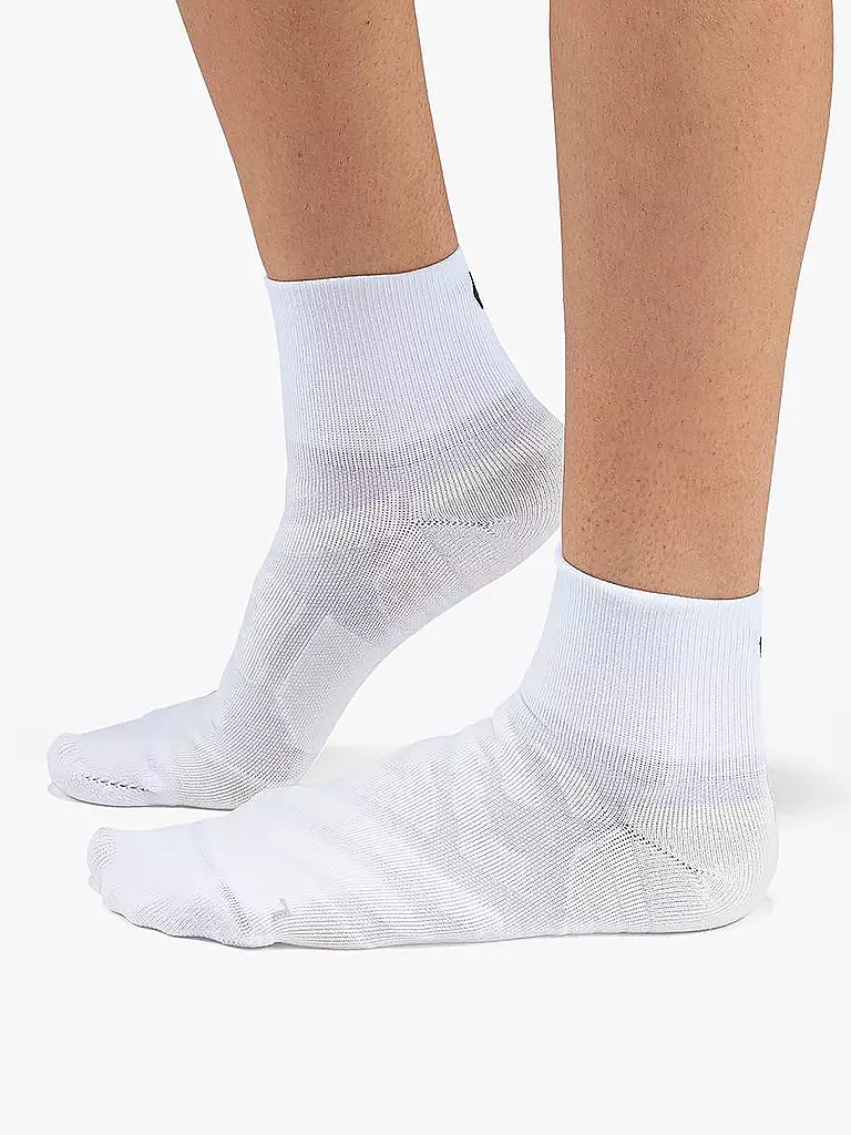 ON | Socken PERFORMANCE MID SOCK white ivory | weiss