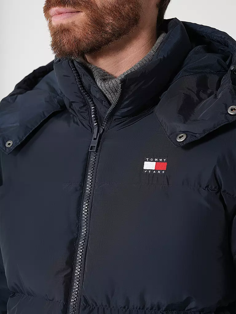 TOMMY JEANS | Daunensteppjacke ALASKA | schwarz